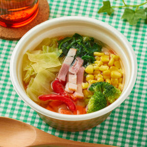 1/2日分の野菜が摂れるコンソメスープ