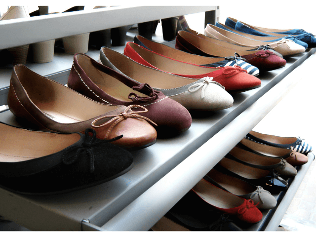 足のむくみの原因は靴選びにあった!浮腫まないパンプスや靴の選び方